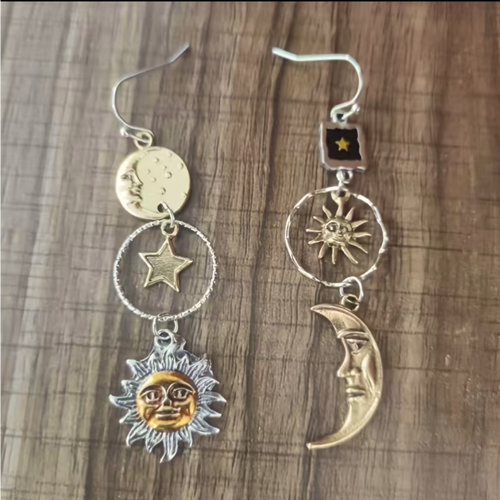 3/$15Face 🌞 and 🌝 Dangle Earrings